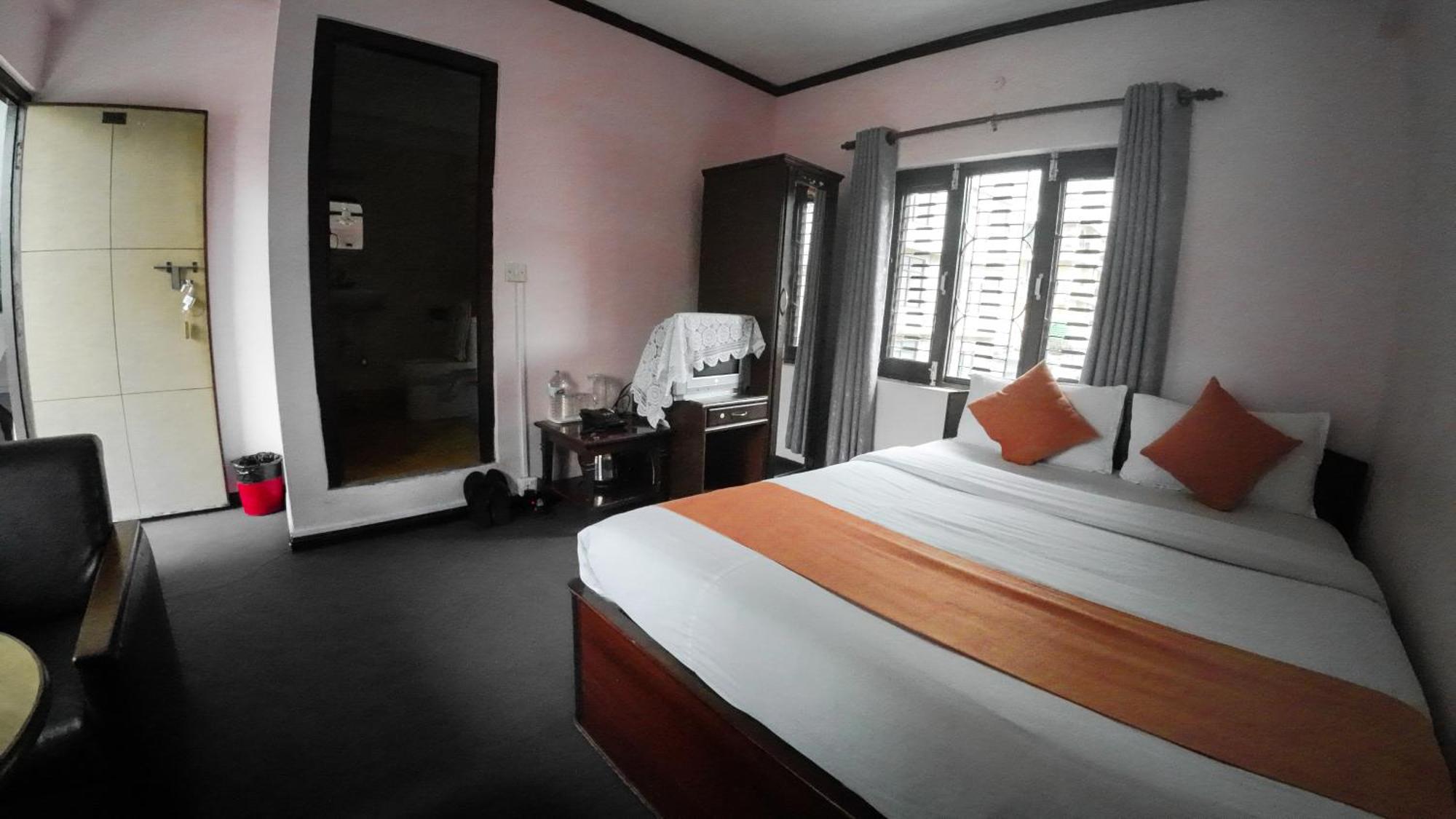Hotel Travel Inn Покхара Экстерьер фото