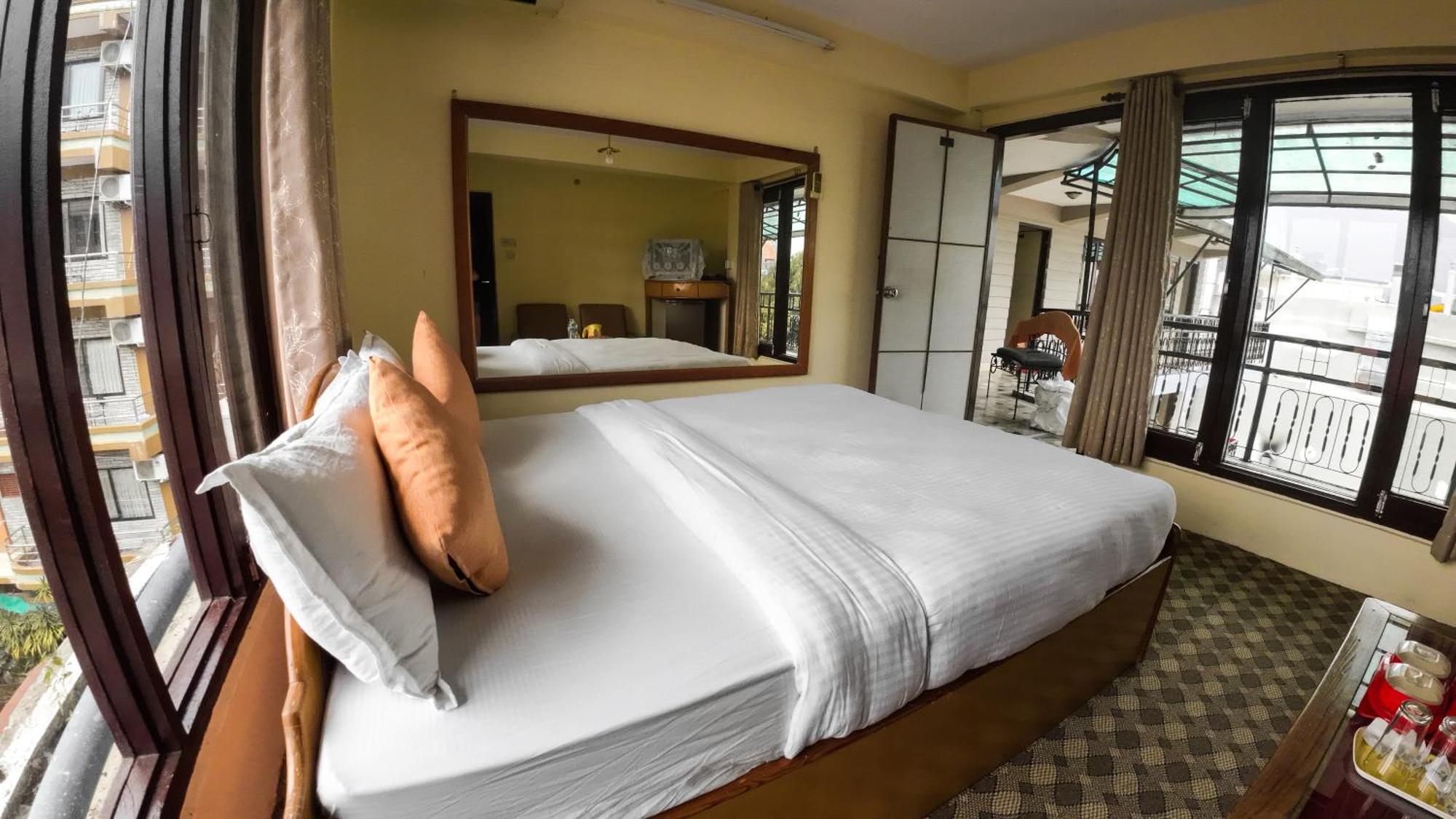 Hotel Travel Inn Покхара Экстерьер фото