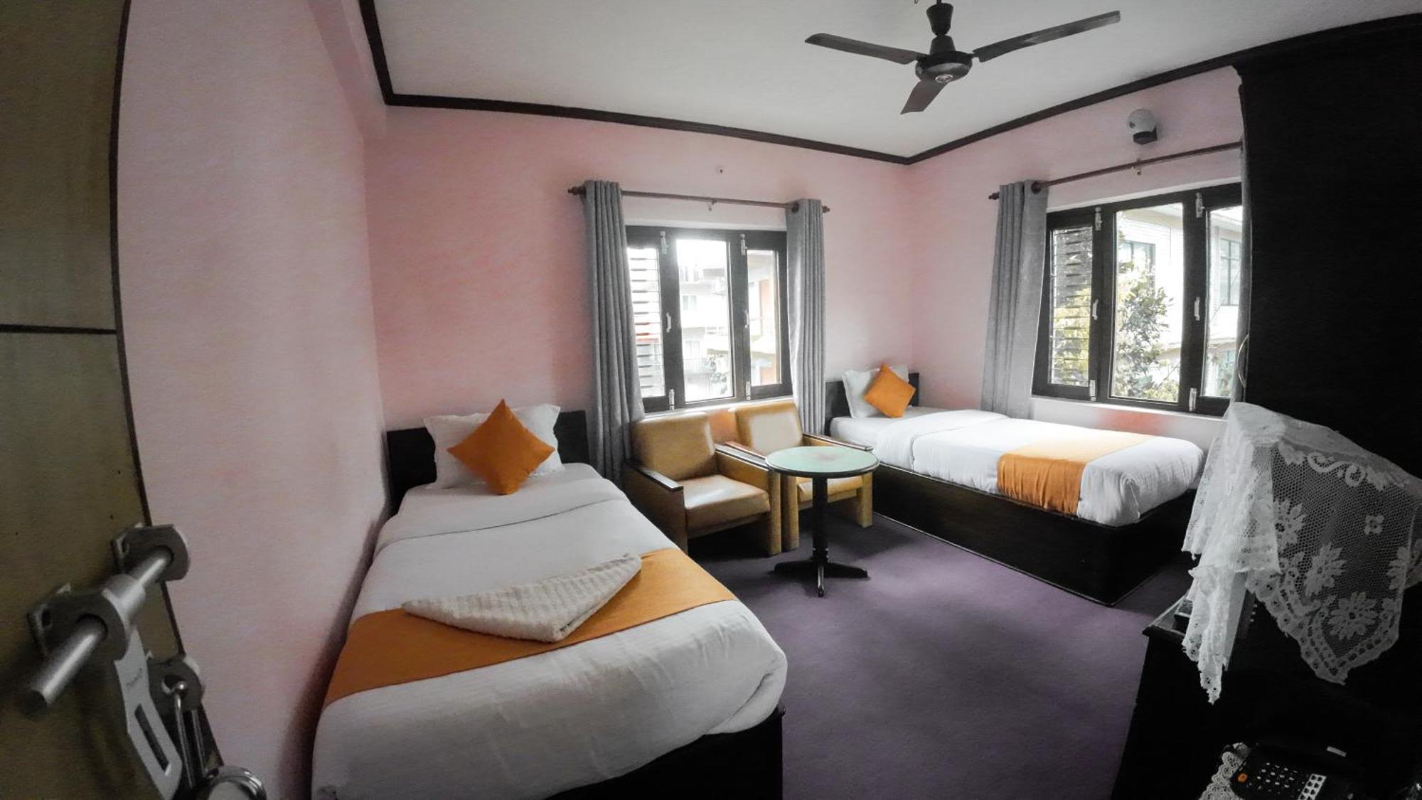 Hotel Travel Inn Покхара Экстерьер фото
