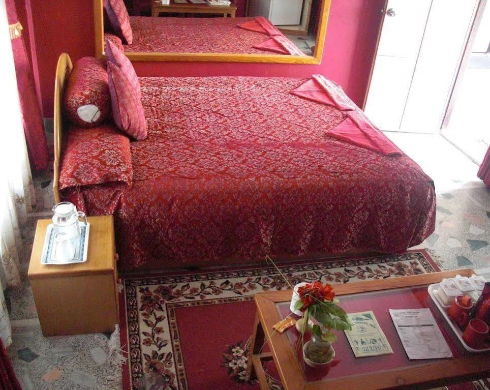 Hotel Travel Inn Покхара Экстерьер фото